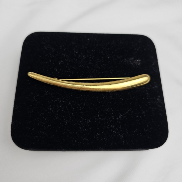 Vintage Trifari Gold Tone Long Figural Brooch Signed - Picture 2 of 8